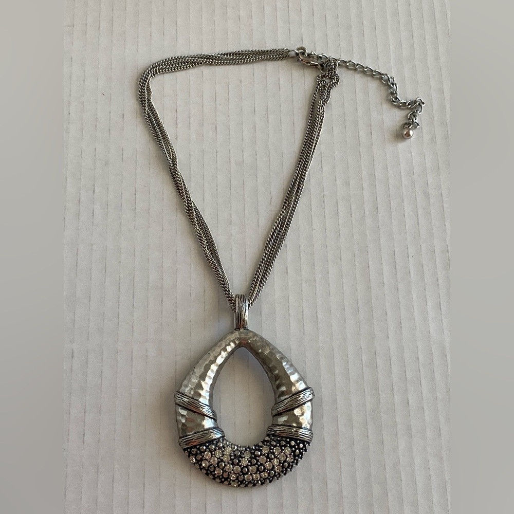 Premier Designs GORGEOUS teardrop silver tone crystal necklace